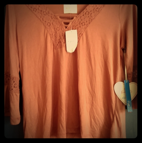 Rue21 Top - Picture 1 of 3